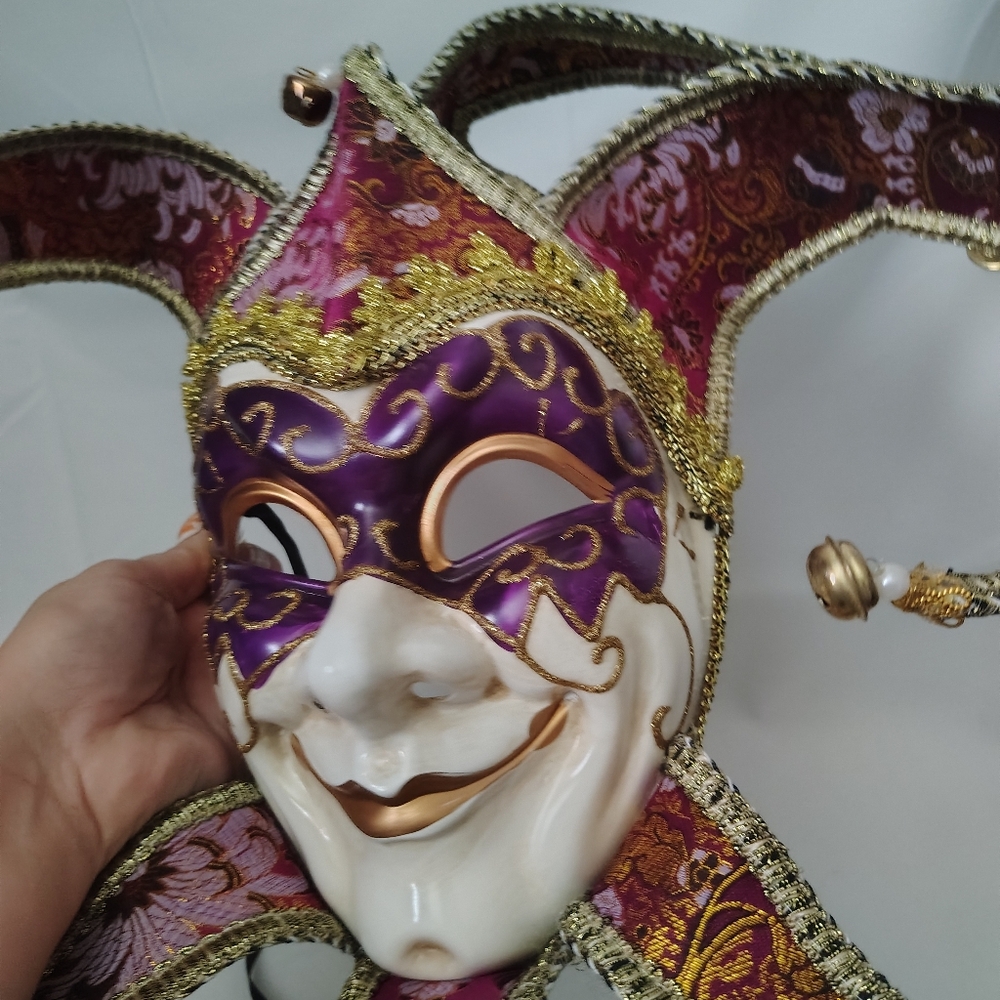 ♣️Elegant Venetian Jester Mask with Purple and Gold Accents - Picture 7 of 11